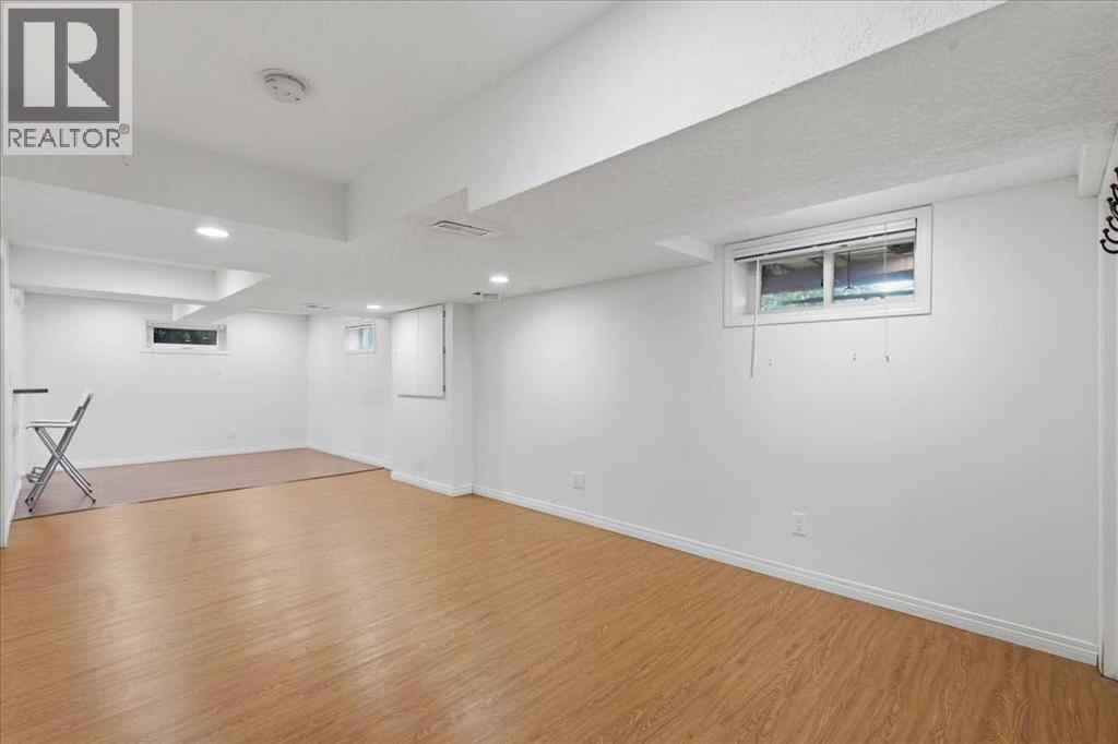 4408 8 Avenue SW — photo 26