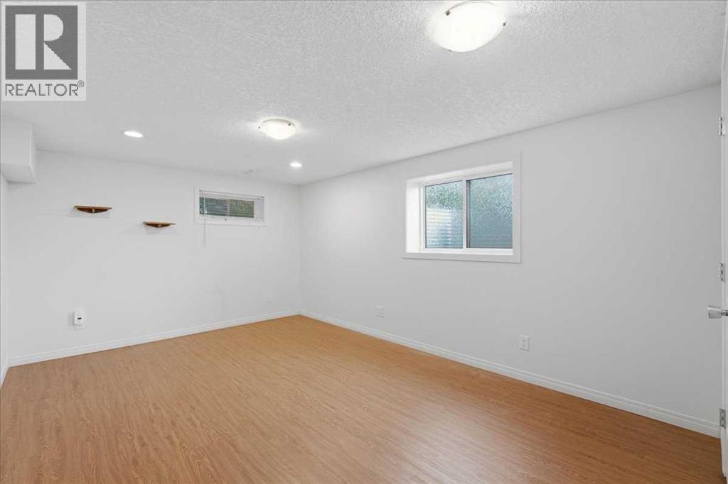 4408 8 Avenue SW — photo 29
