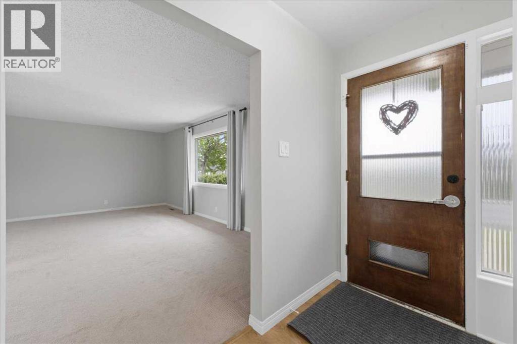 4408 8 Avenue SW - photo 3