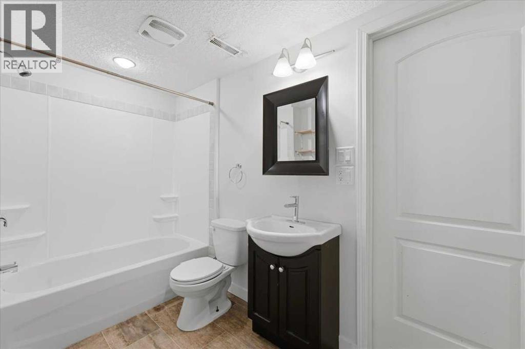 4408 8 Avenue SW — photo 31