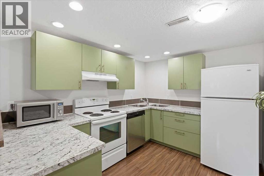 4408 8 Avenue SW — photo 34