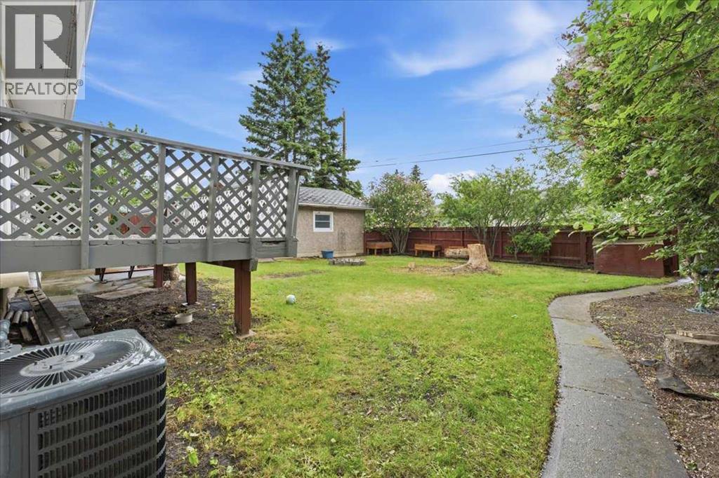 4408 8 Avenue SW — photo 37