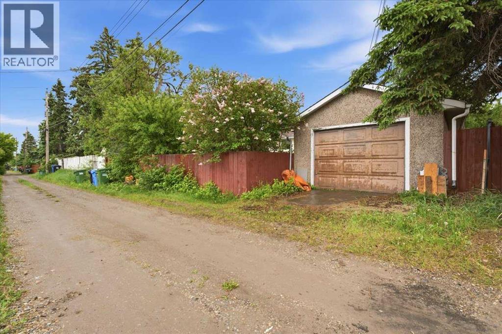 4408 8 Avenue SW — photo 41