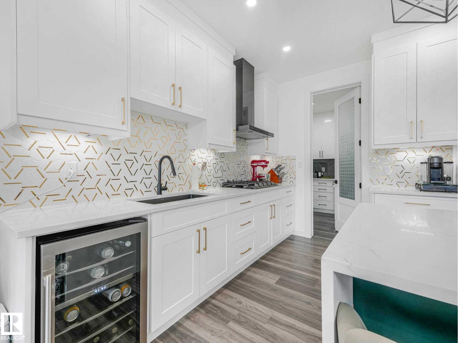 6607 53 AV — photo 27