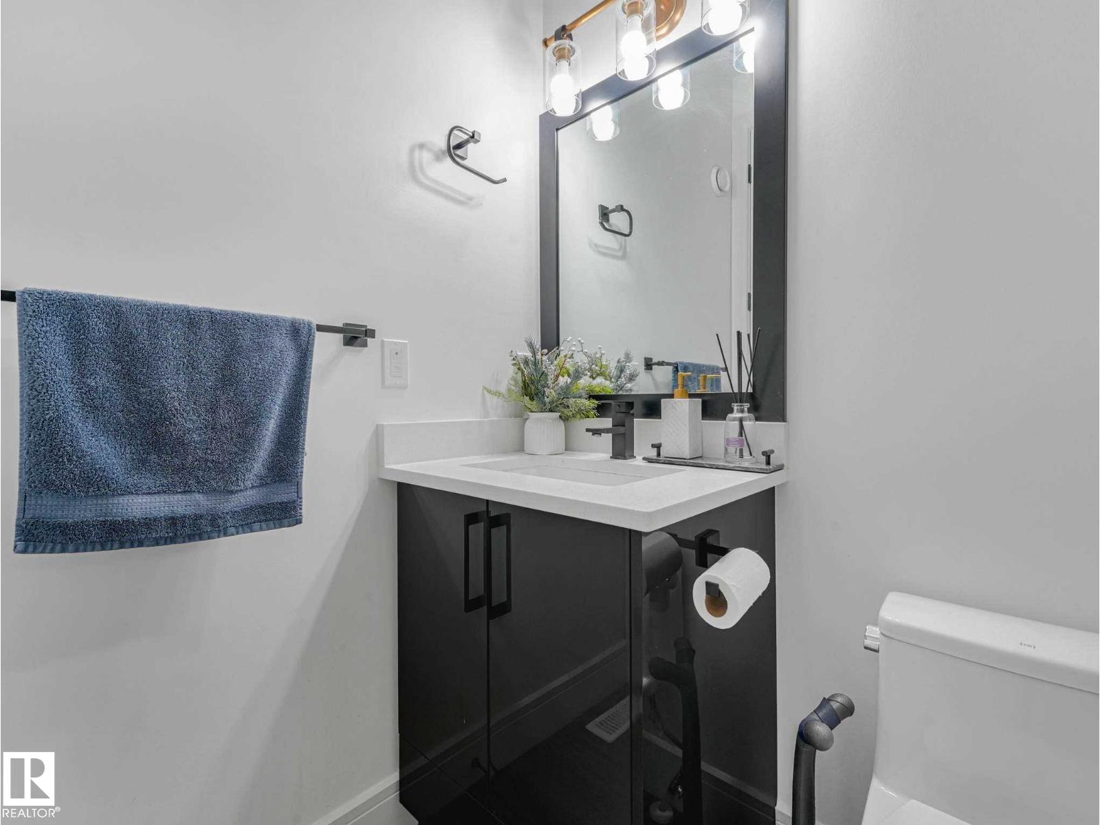 6607 53 AV — photo 32