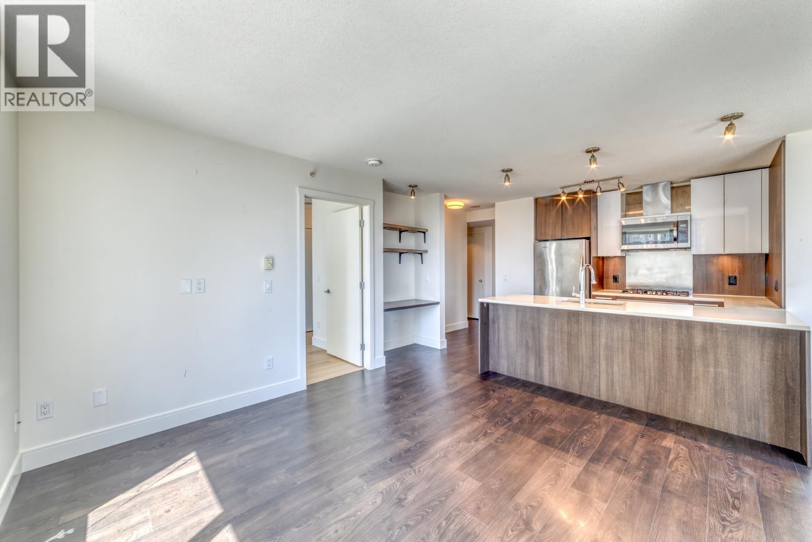1305 3007 GLEN DRIVE, Coquitlam