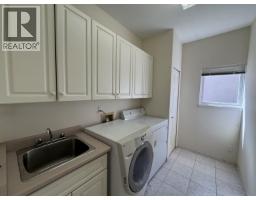 4920 Sardis Crescent, Burnaby, BC V5H3K3 Photo 10