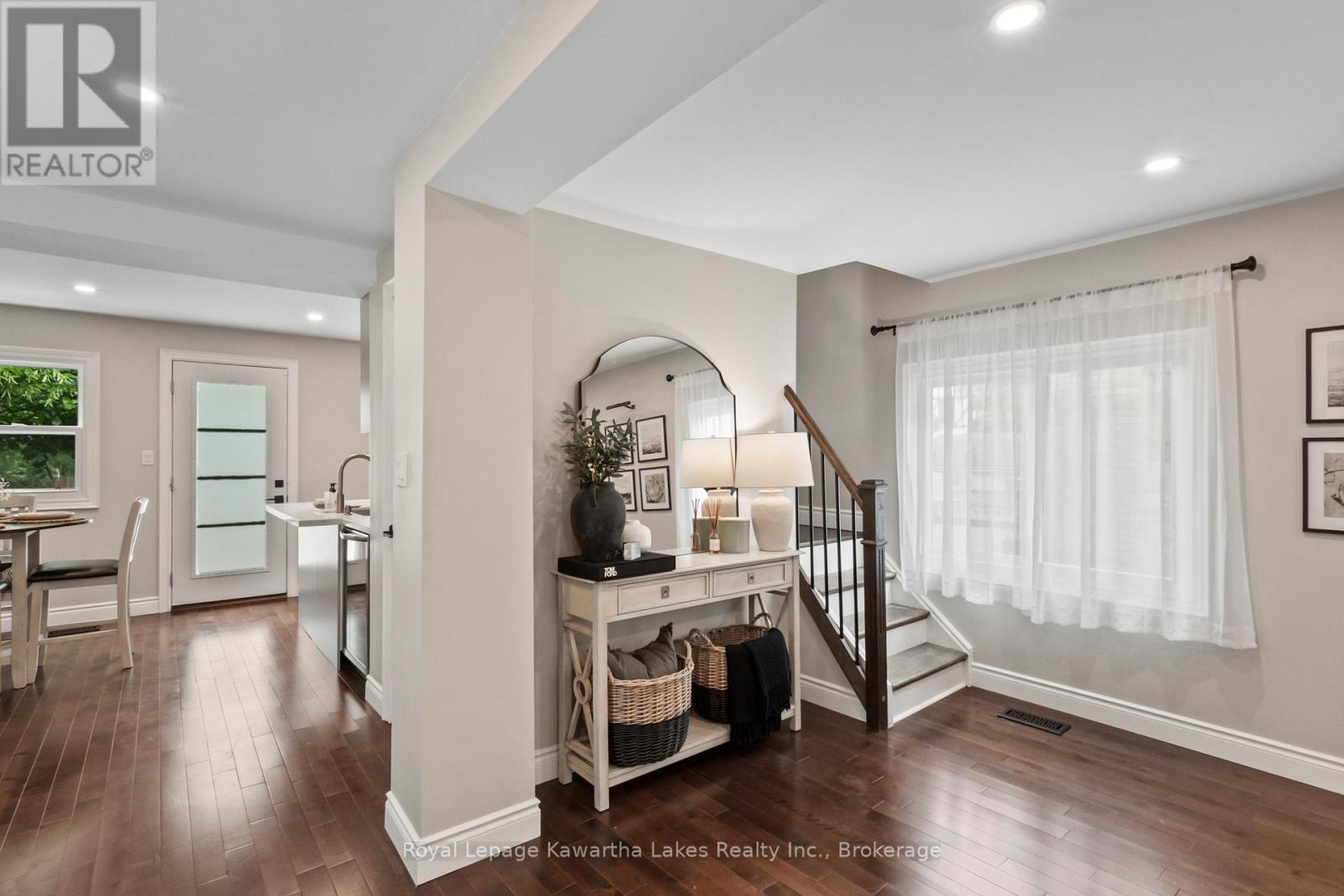 32 SIMCOE STREET - 11
