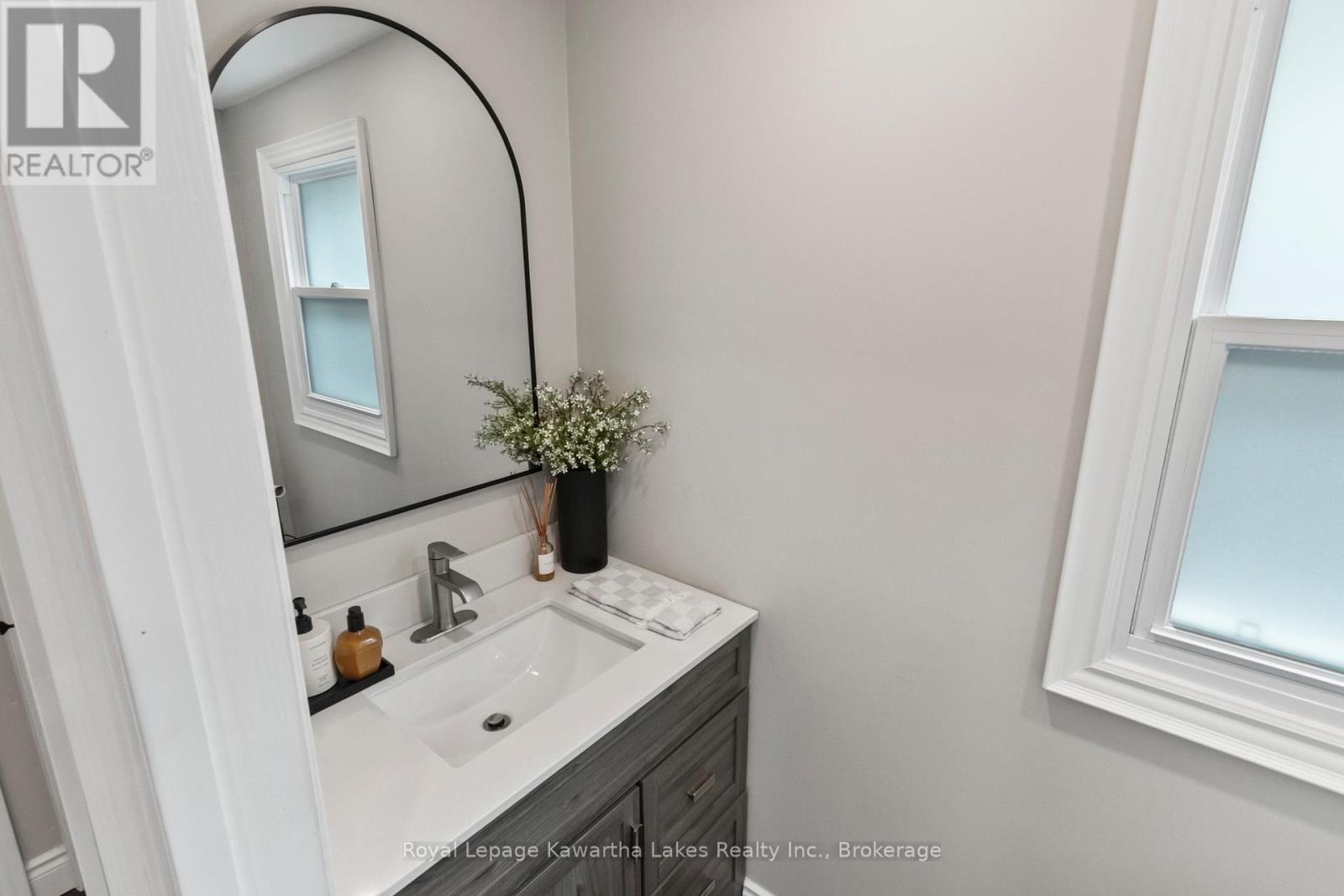 32 SIMCOE STREET - 20