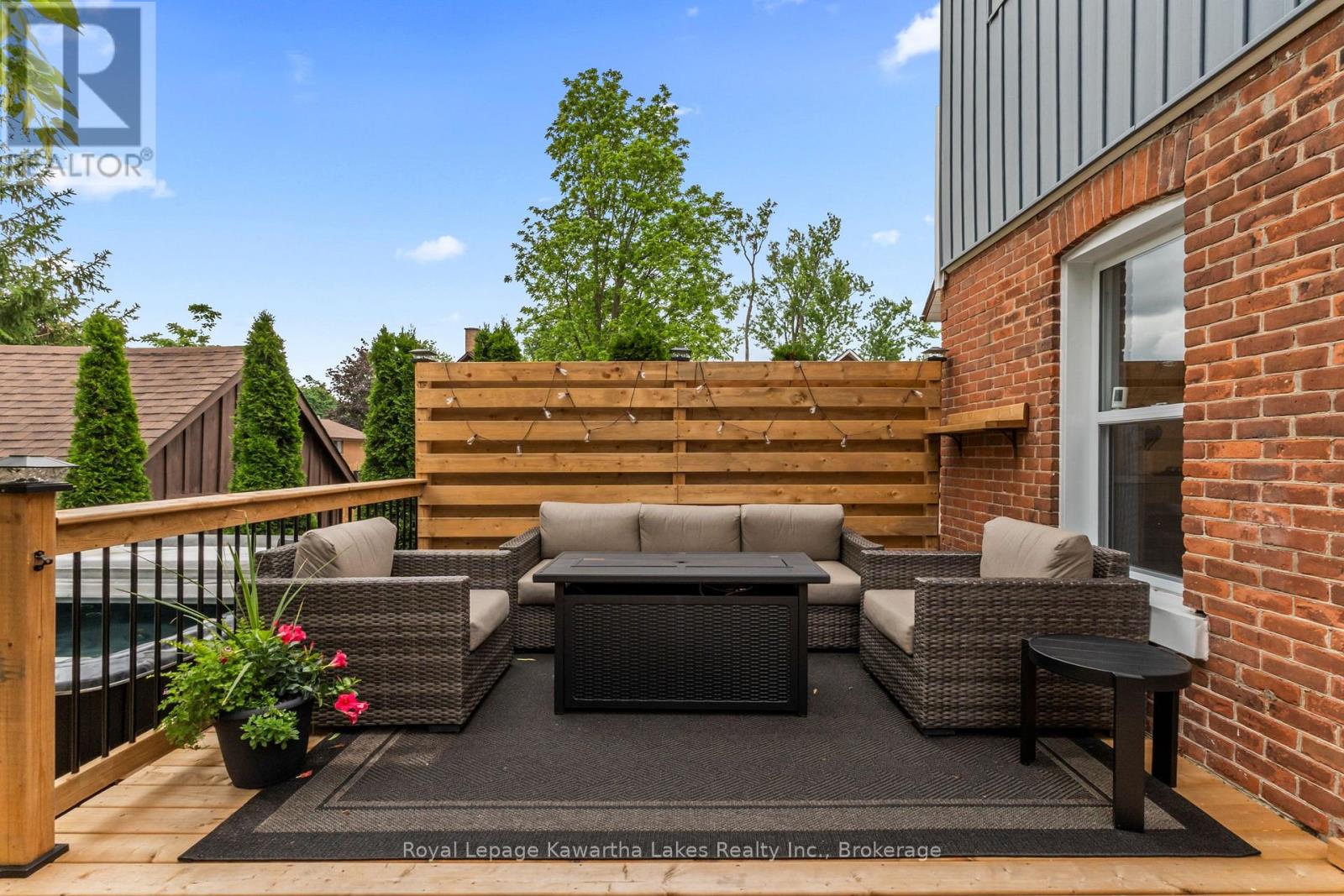 32 SIMCOE STREET - 31