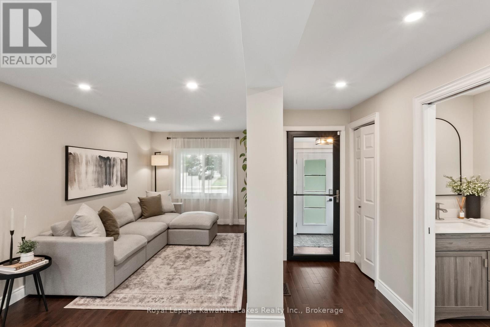 32 SIMCOE STREET - 8