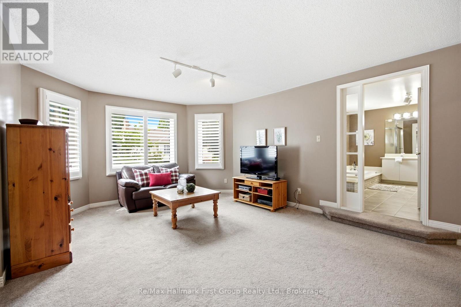 49 ROTHEAN DRIVE - 32