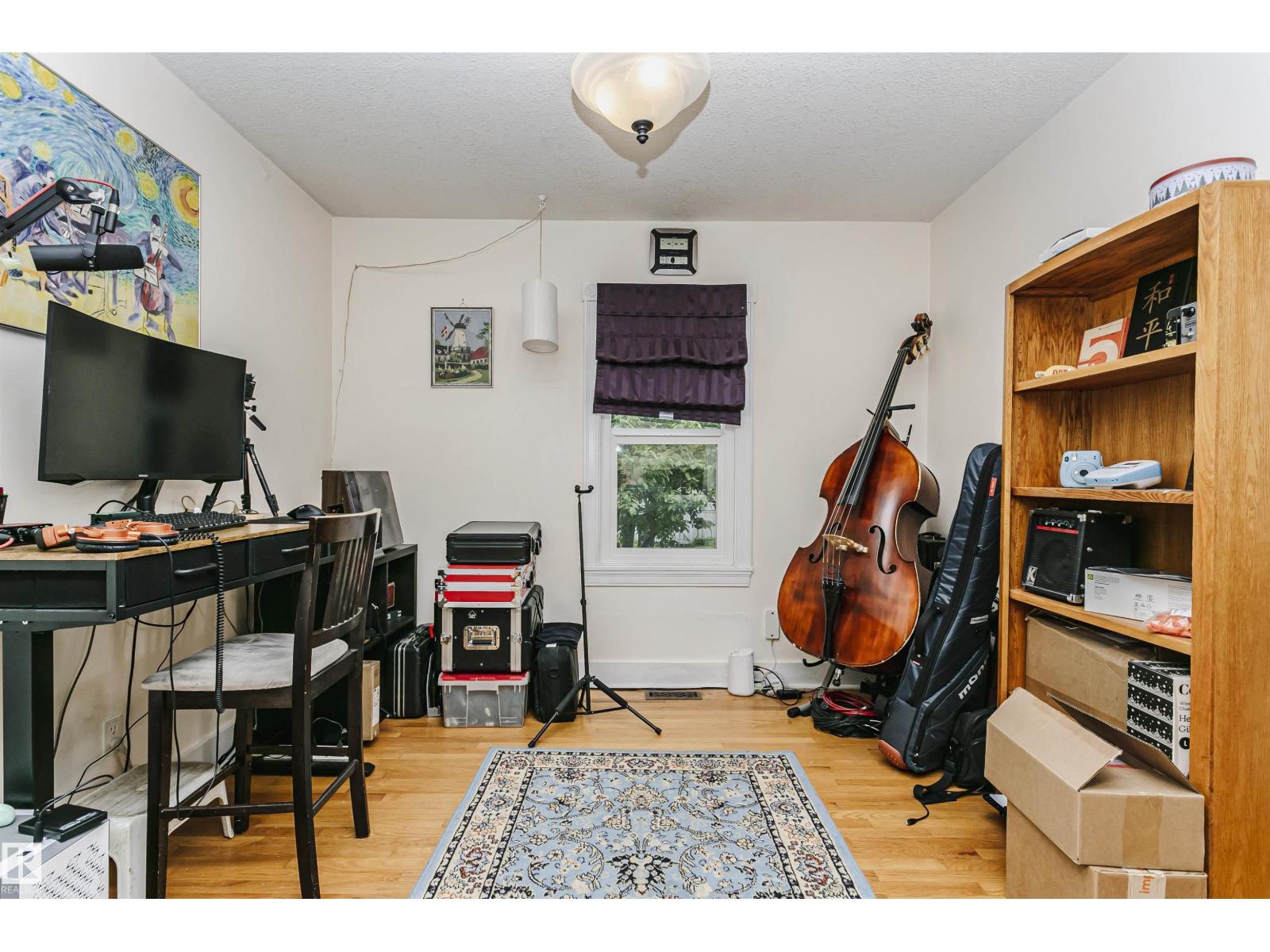 11105 81 AV NW — photo 11