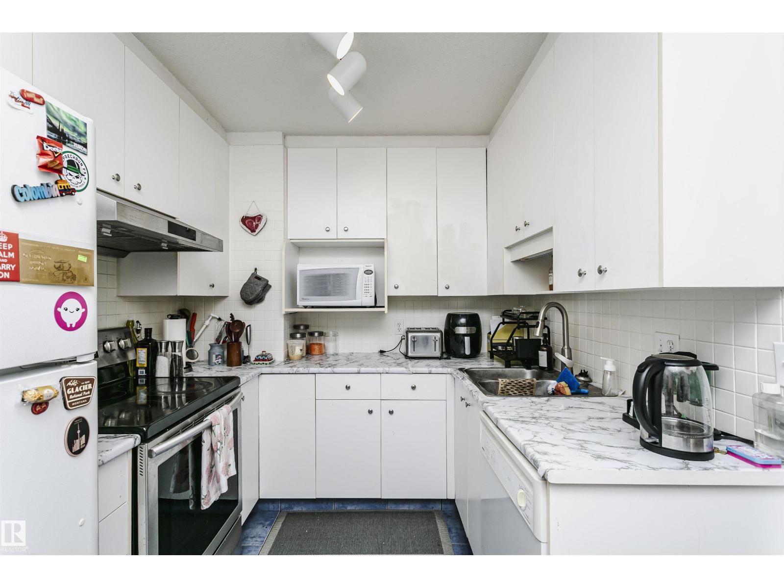 11105 81 AV NW — photo 12