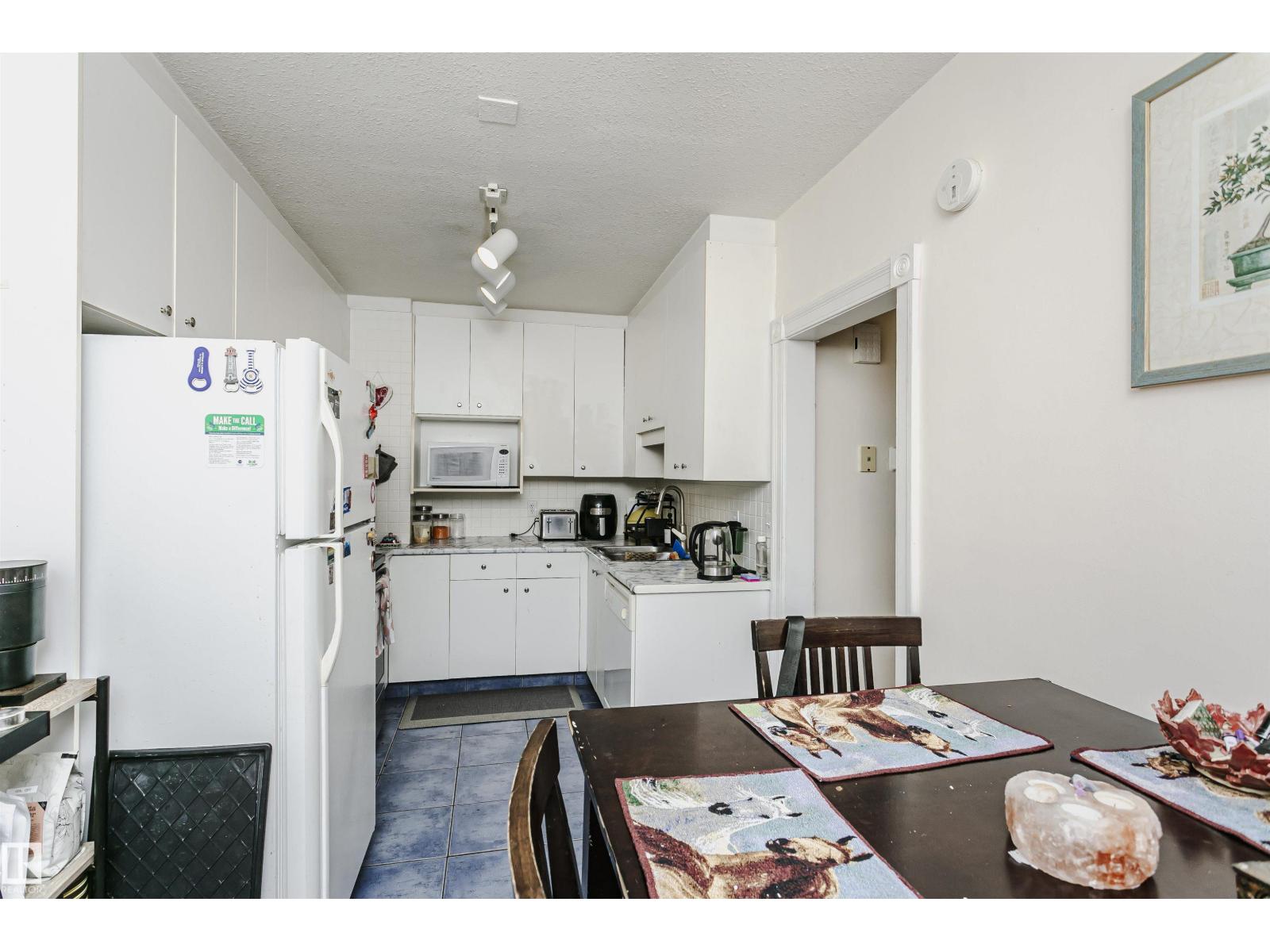 11105 81 AV NW — photo 14