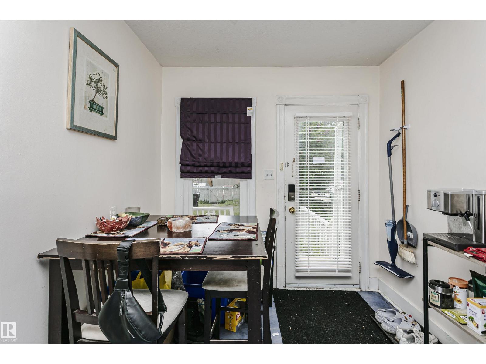 11105 81 AV NW — photo 15