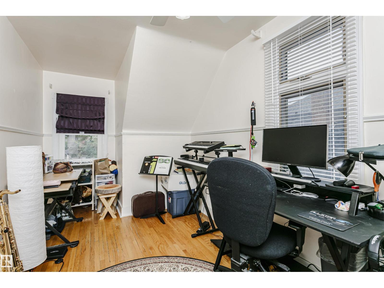 11105 81 AV NW — photo 19