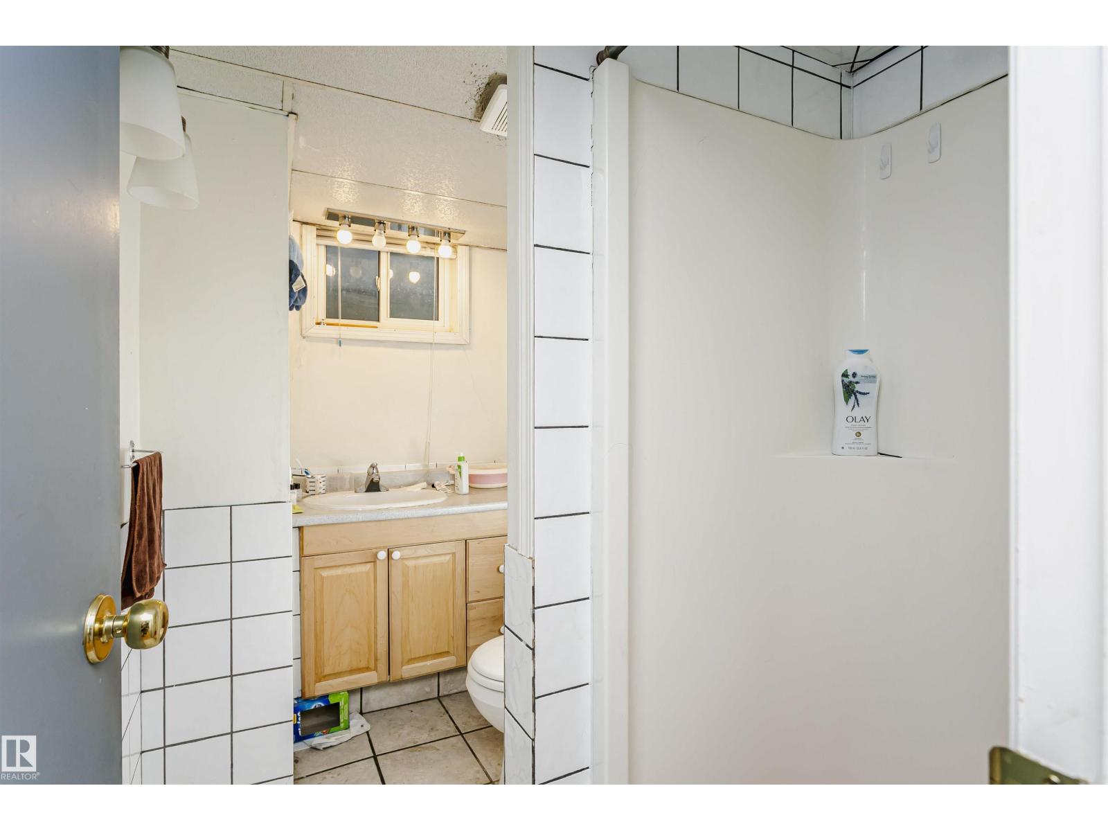 11105 81 AV NW — photo 24