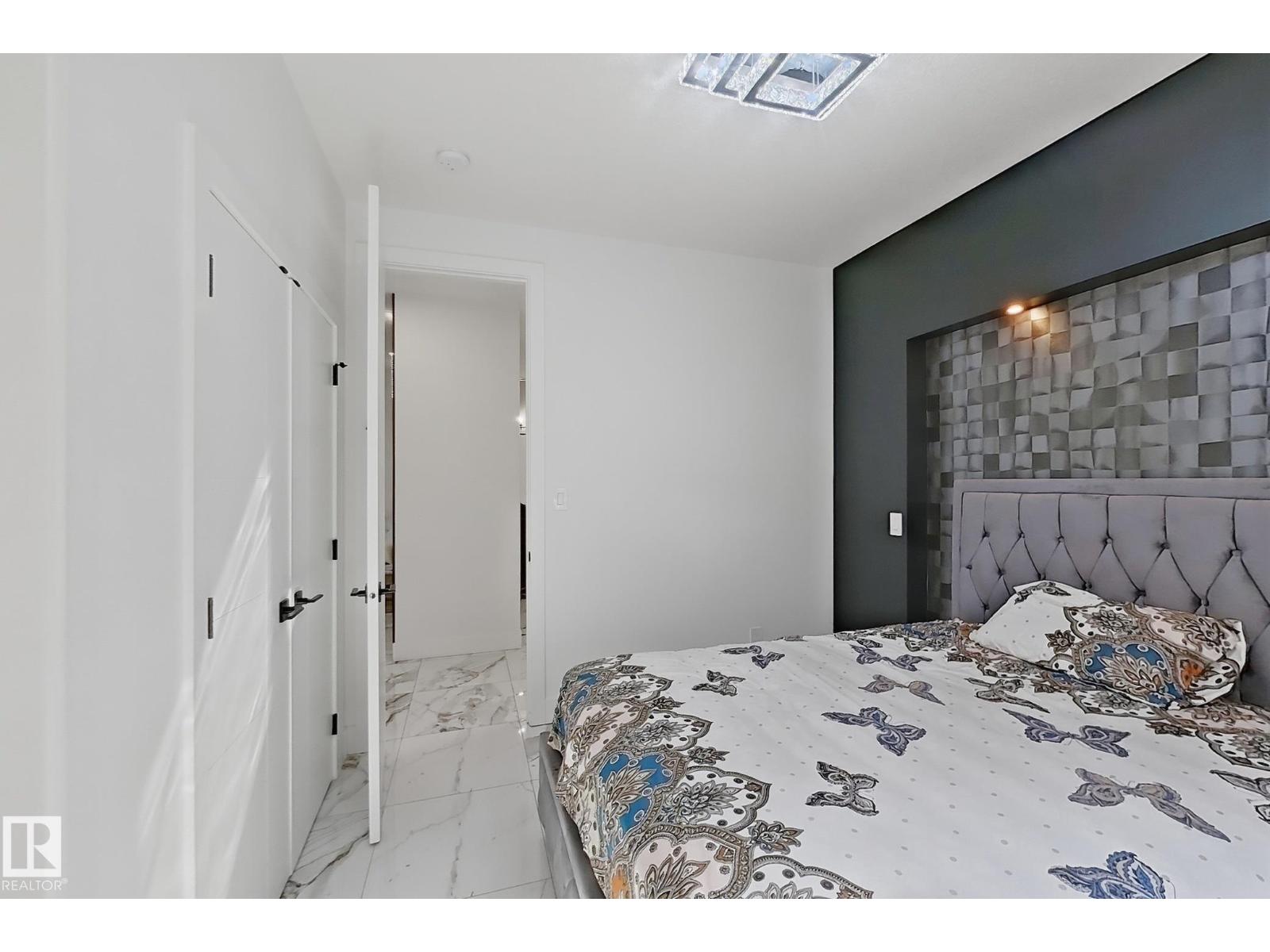 1837 63 AV NE - 14
