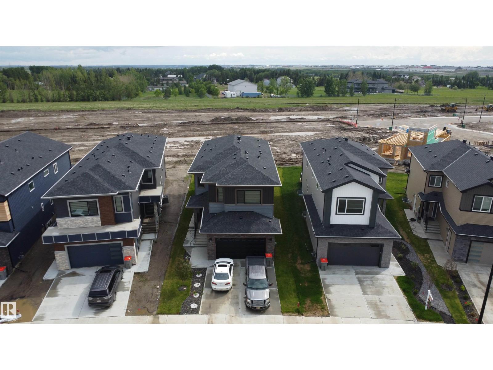 1837 63 AV NE - 4