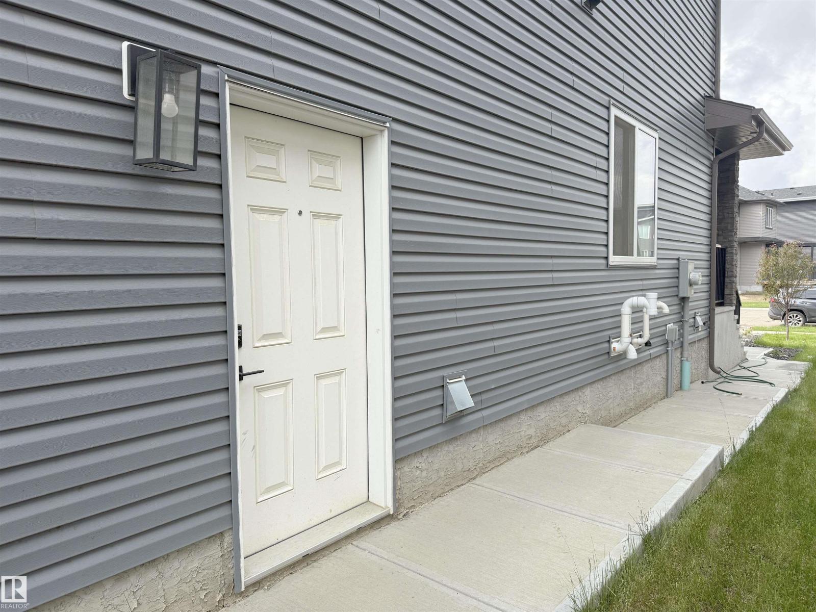 1837 63 AV NE - 52