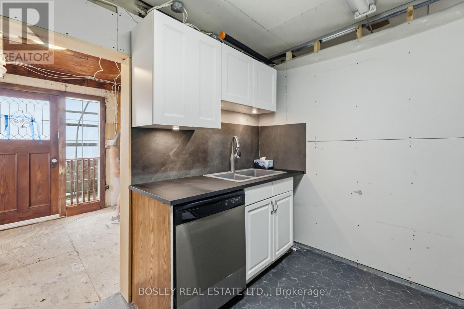 230 PELHAM ROAD - 18