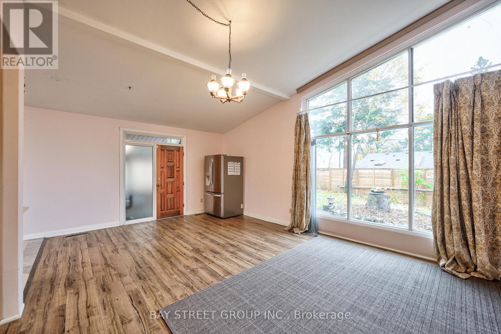 5 COTTONWOOD DRIVE - 4