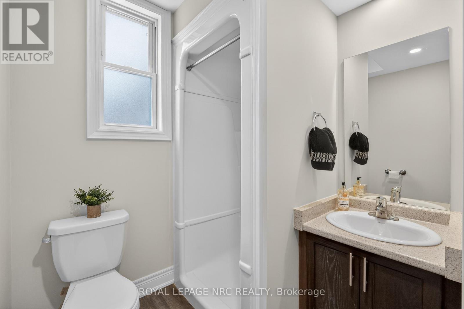 185 CATHERINE STREET - 18