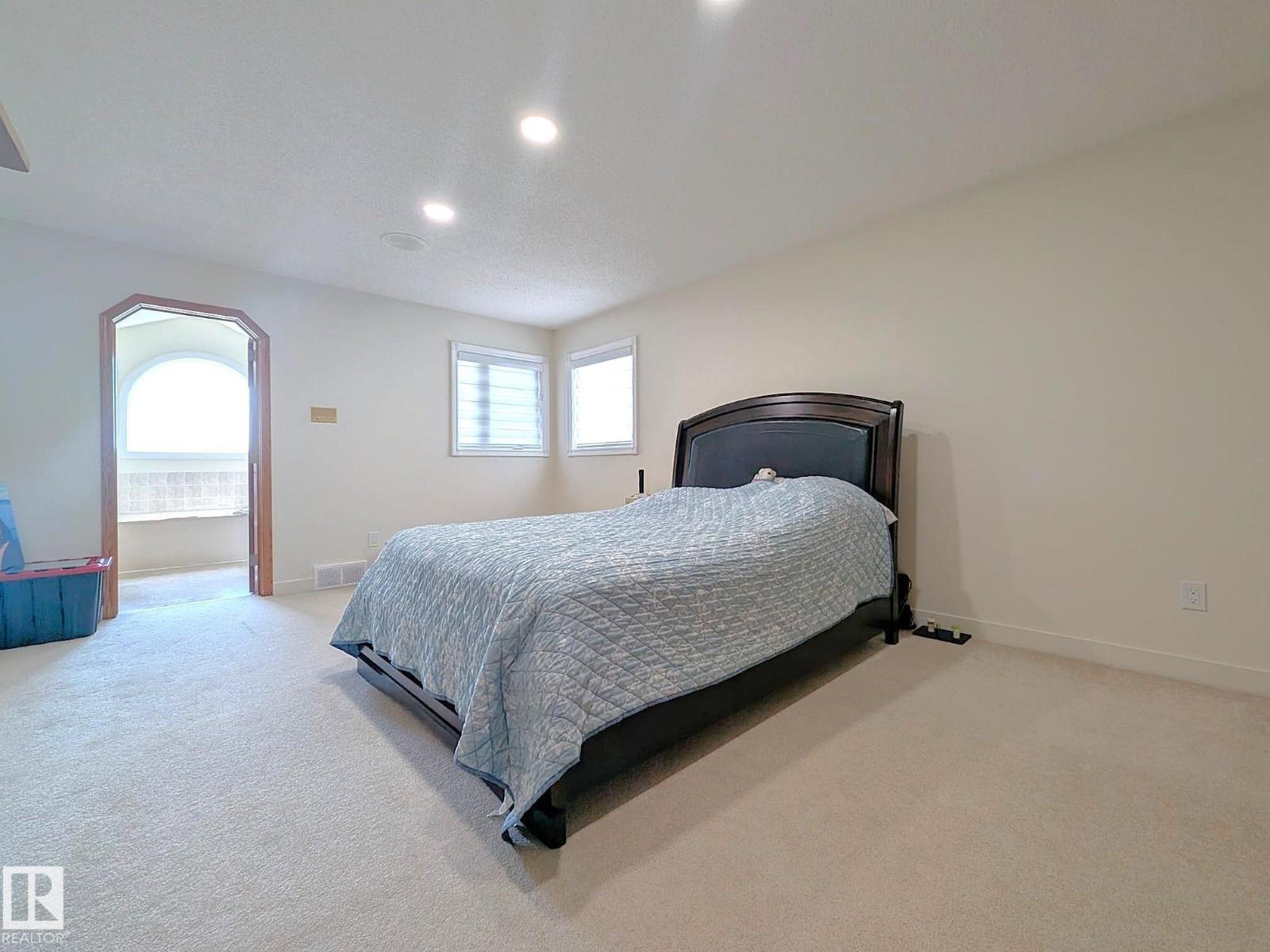 15235 61 ST NW - 14