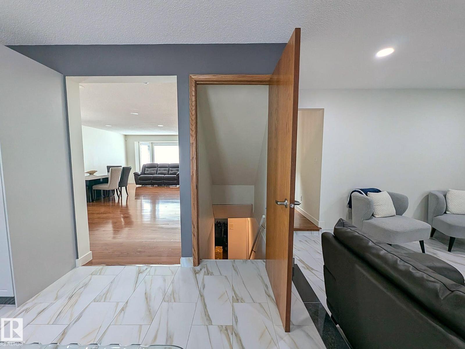 15235 61 ST NW - 23