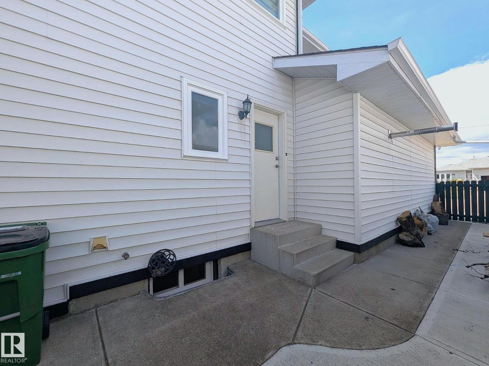 15235 61 ST NW - 37