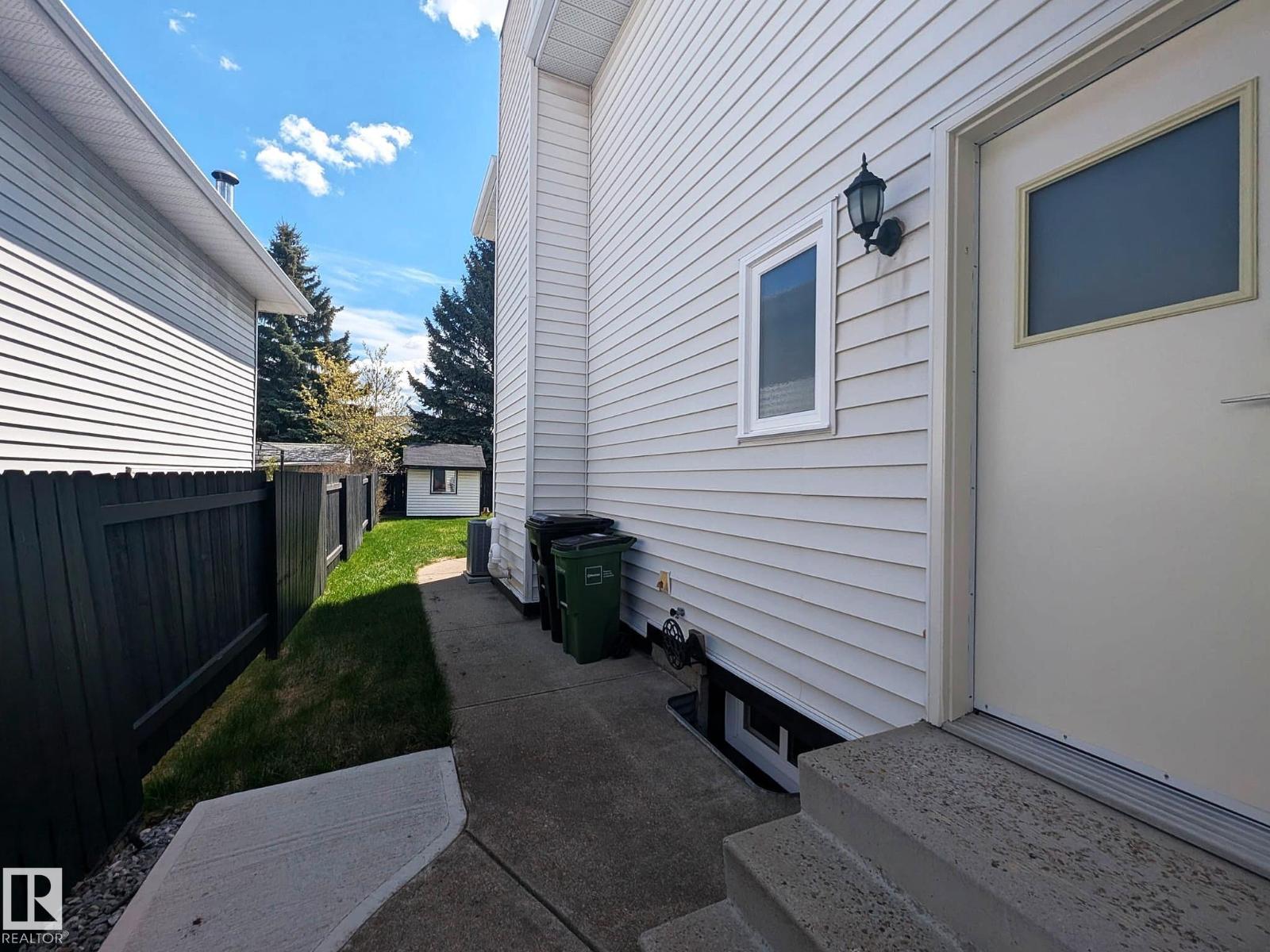 15235 61 ST NW - 38