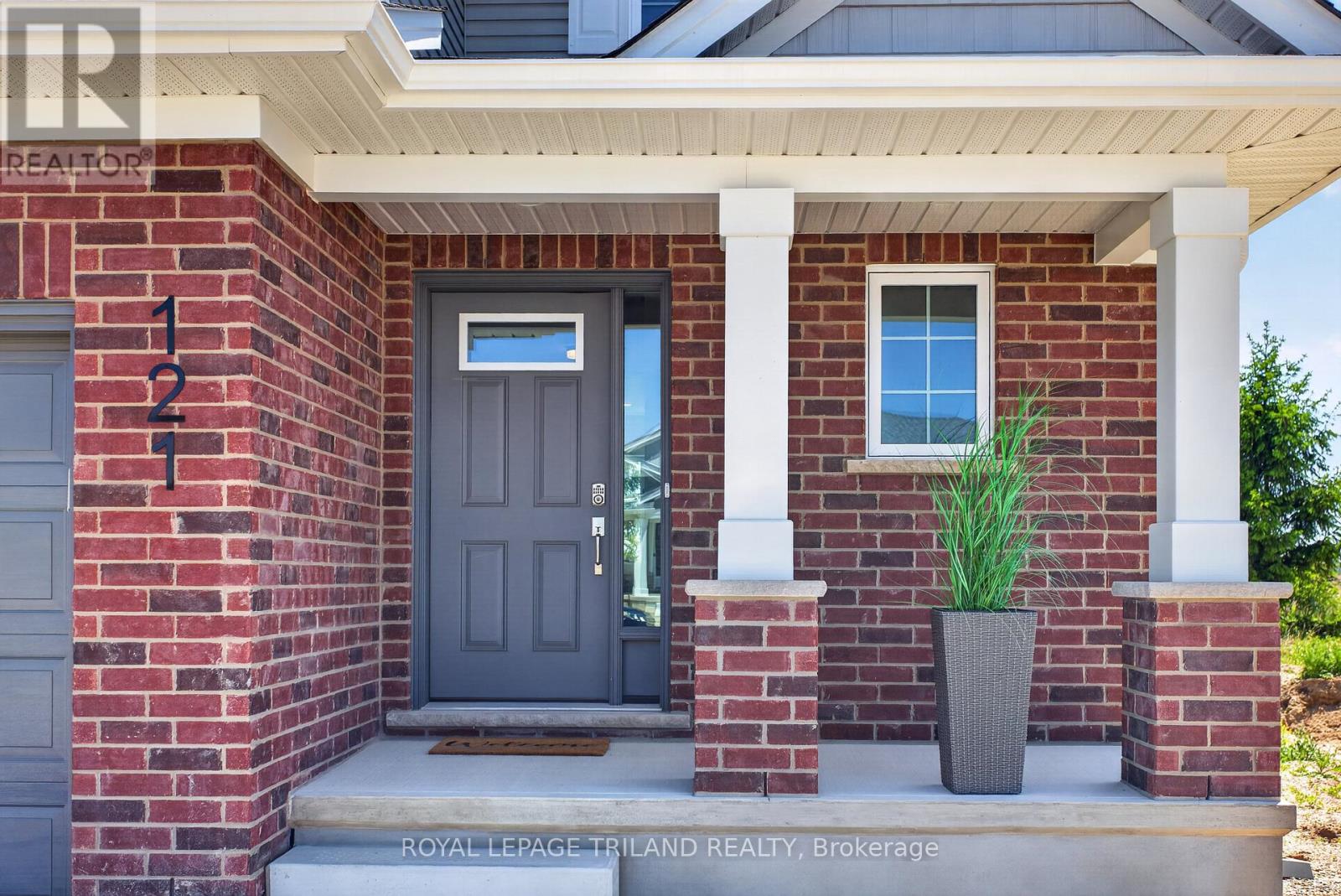 121 STYLES DRIVE Property Photo