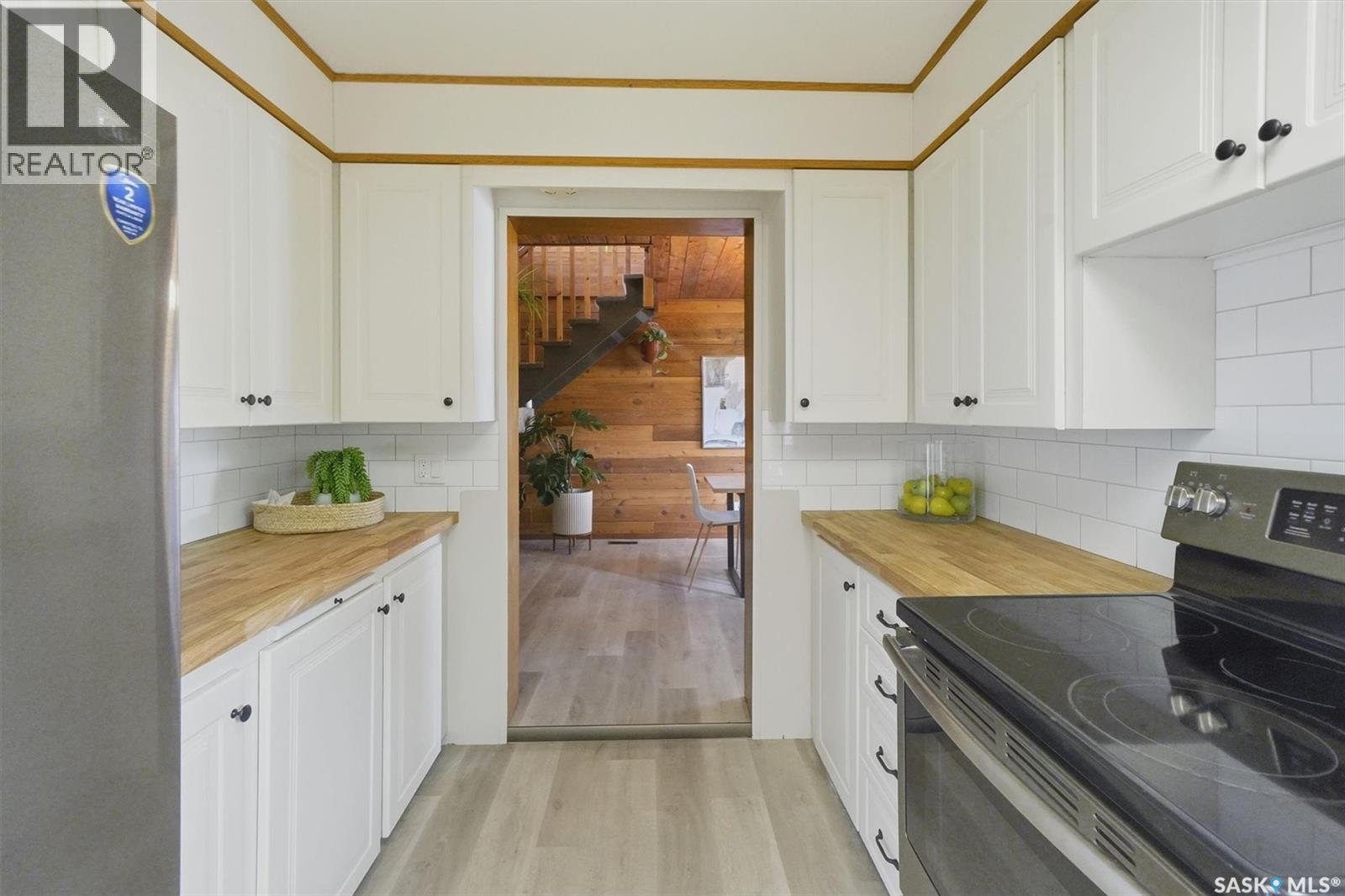 2406 Clarence AVENUE S — photo 11