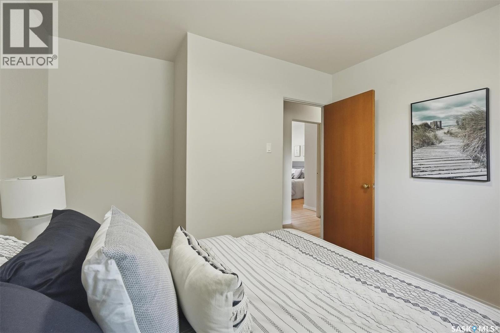 2406 Clarence AVENUE S — photo 22