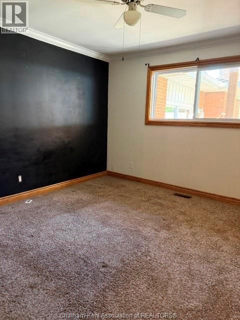 424 Gregory DRIVE - Image 12
