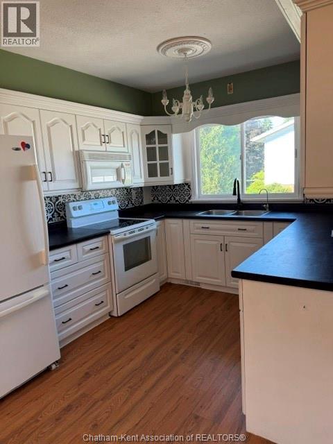 424 Gregory DRIVE - 3