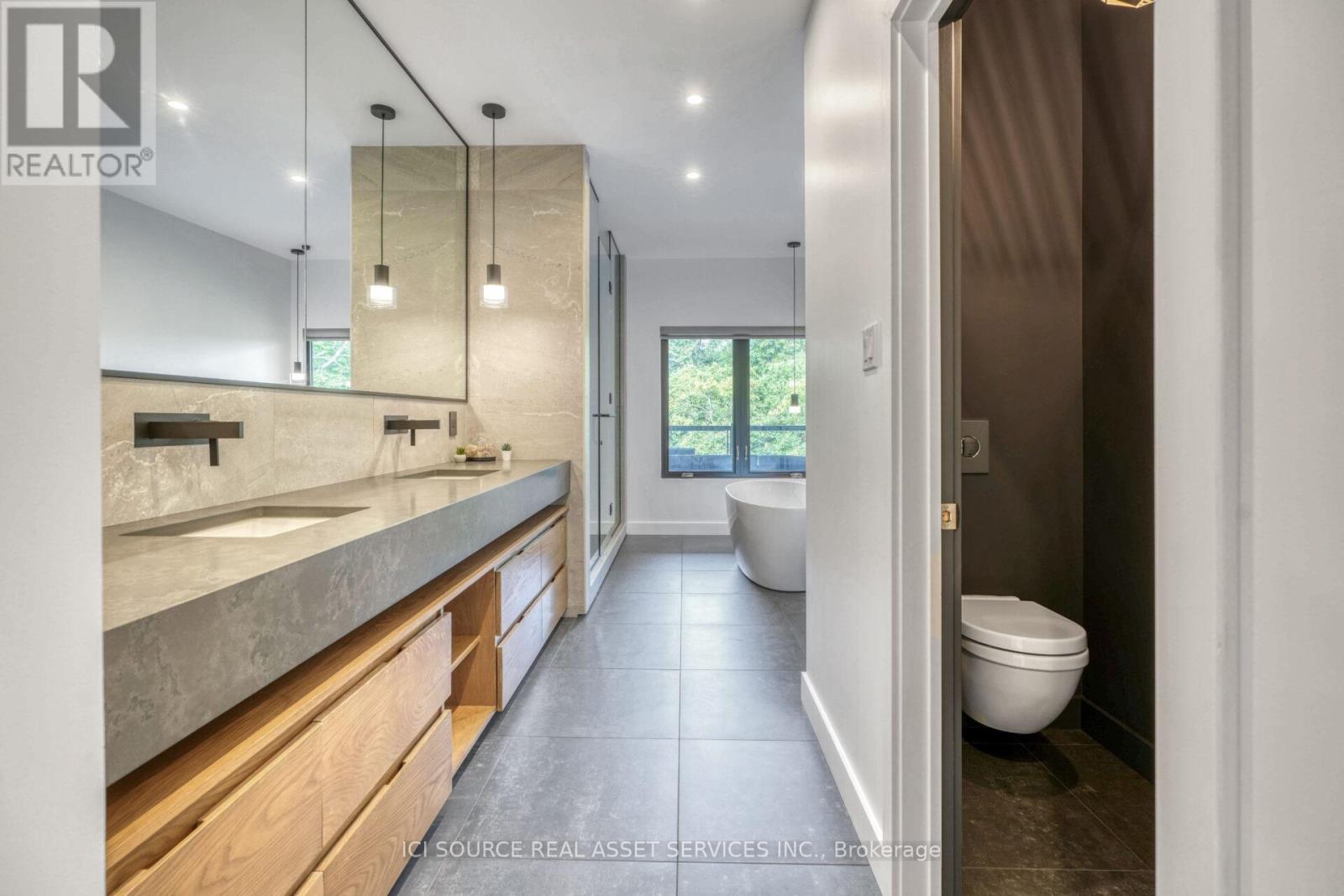 73 PINEGLEN CRESCENT - 34