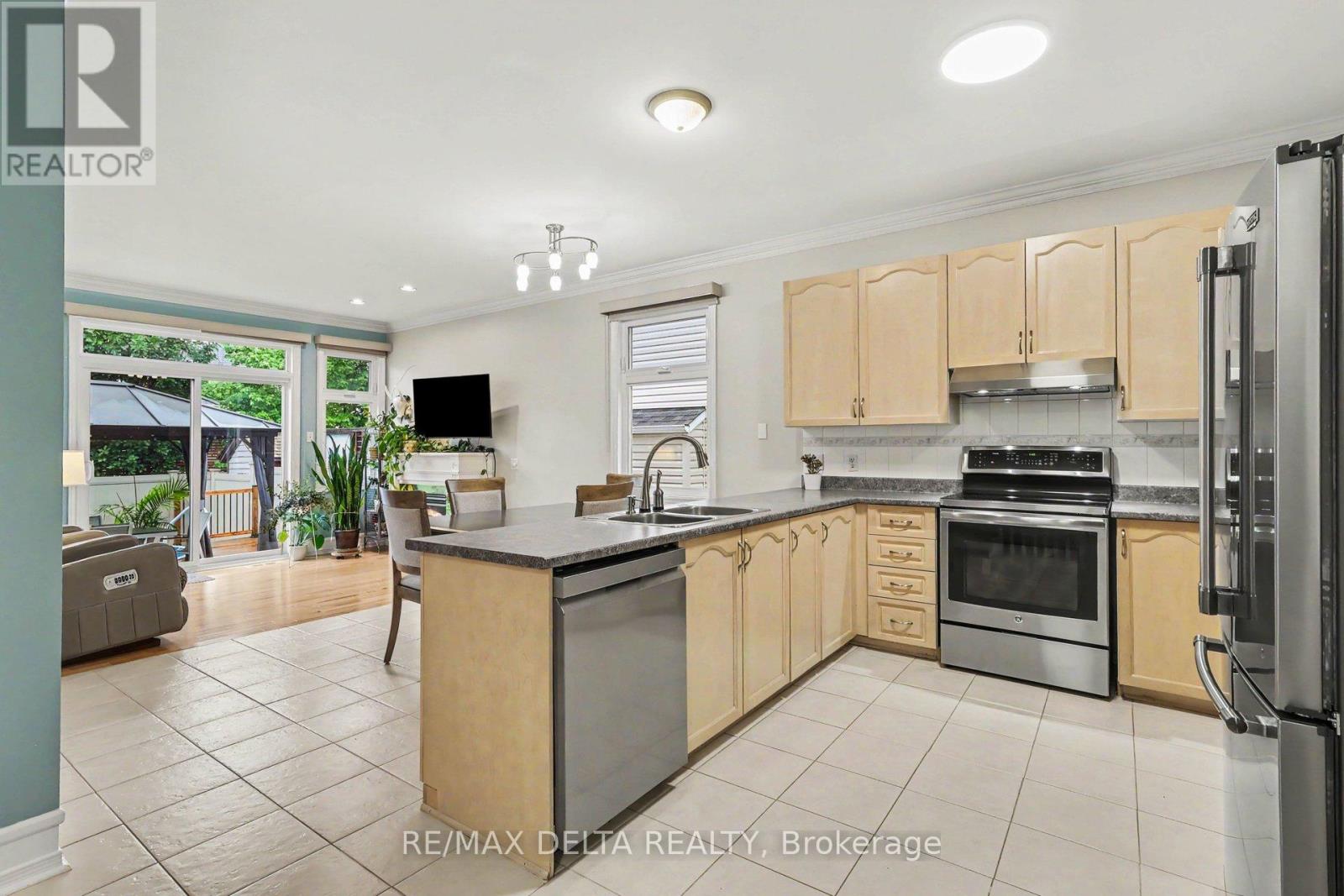 3 Bed, 3 Bath House for Sale in Ottawa – 604 VALIN STREET, Ottawa – MLS# X13465658 - Image 13