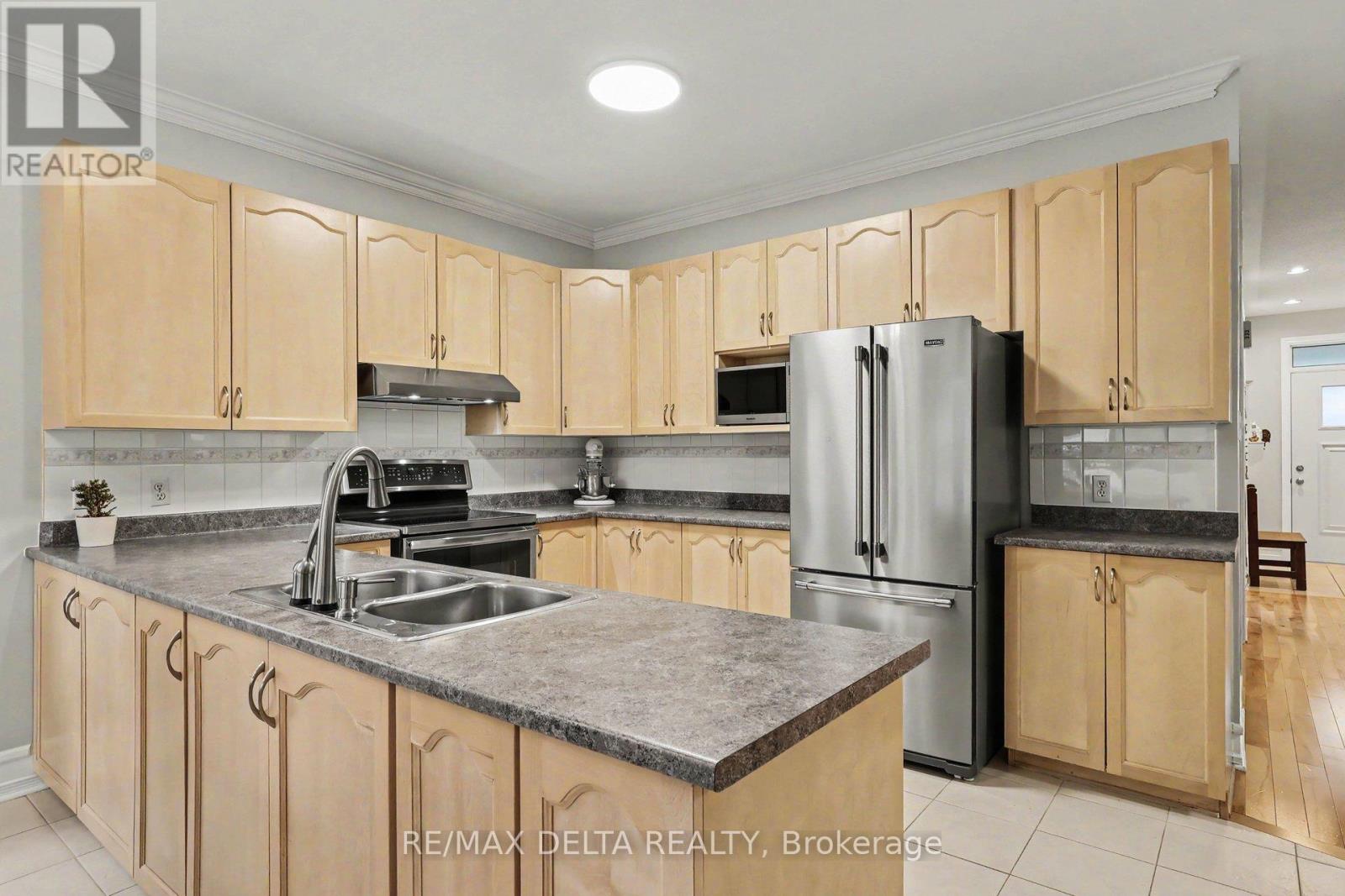 3 Bed, 3 Bath House for Sale in Ottawa – 604 VALIN STREET, Ottawa – MLS# X13465658 - Image 15