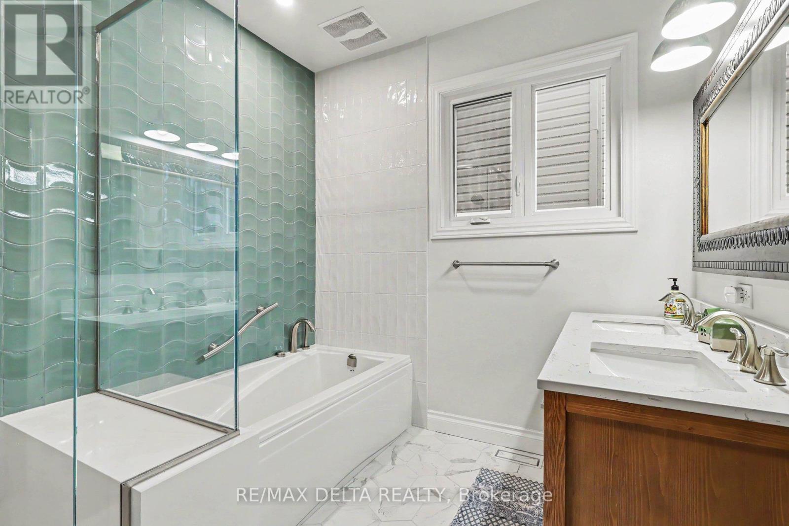 3 Bed, 3 Bath House for Sale in Ottawa – 604 VALIN STREET, Ottawa – MLS# X13465658 - Image 23