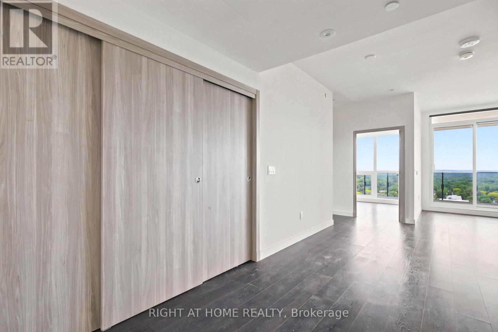 #2107 25 MCMAHON DRIVE - 6