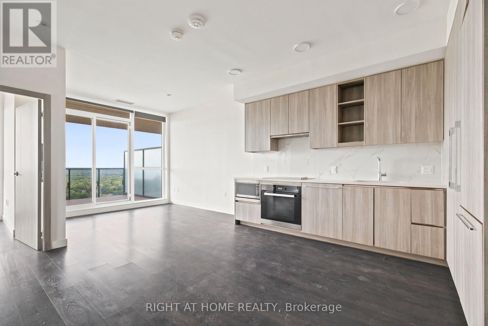 #2107 25 MCMAHON DRIVE - Image 7
