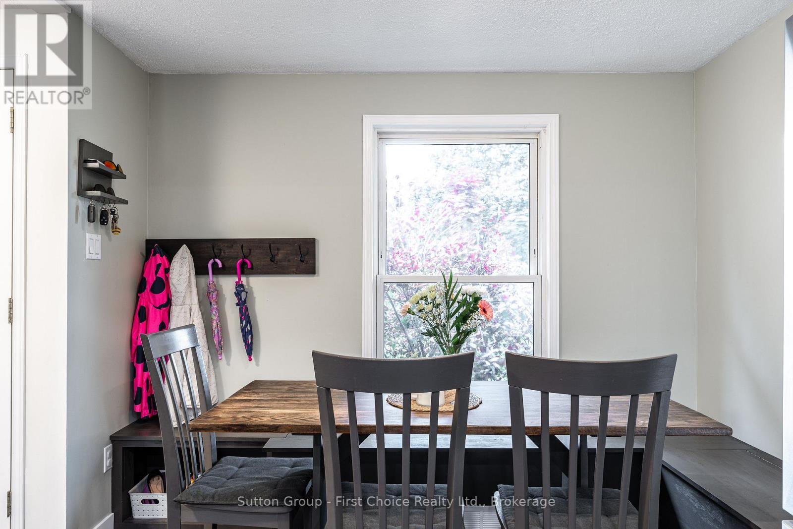 112 KATHRYN CRESCENT - 11