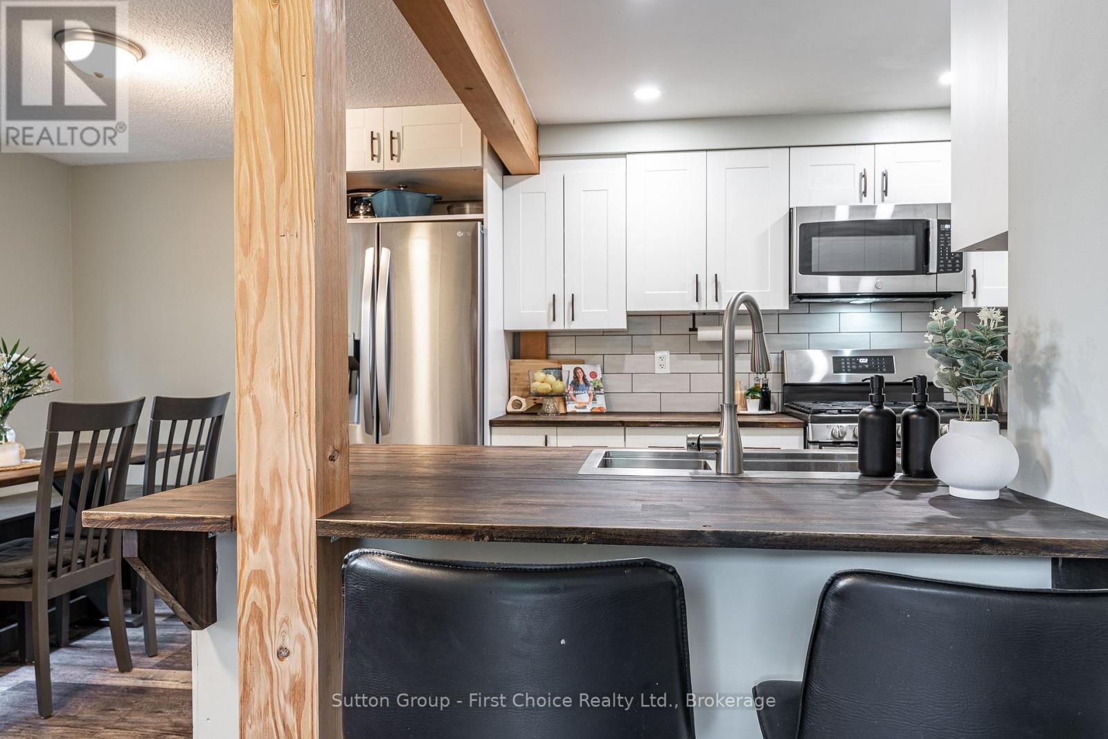 112 KATHRYN CRESCENT - 12