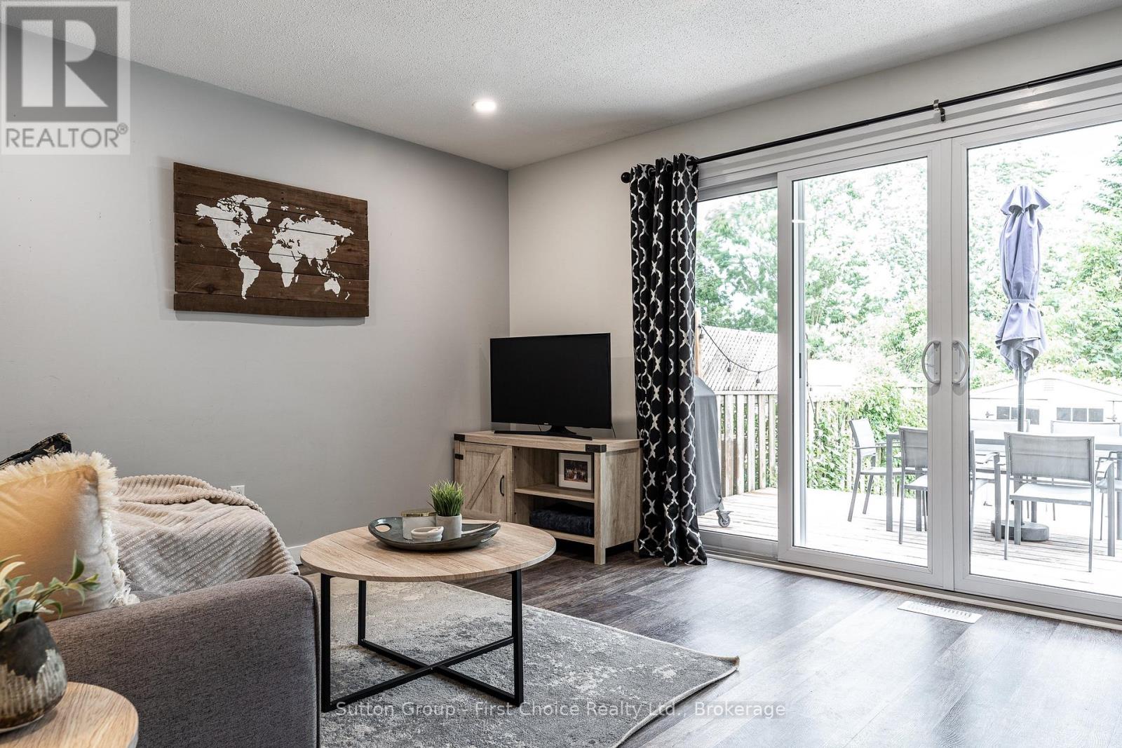 112 KATHRYN CRESCENT - 15