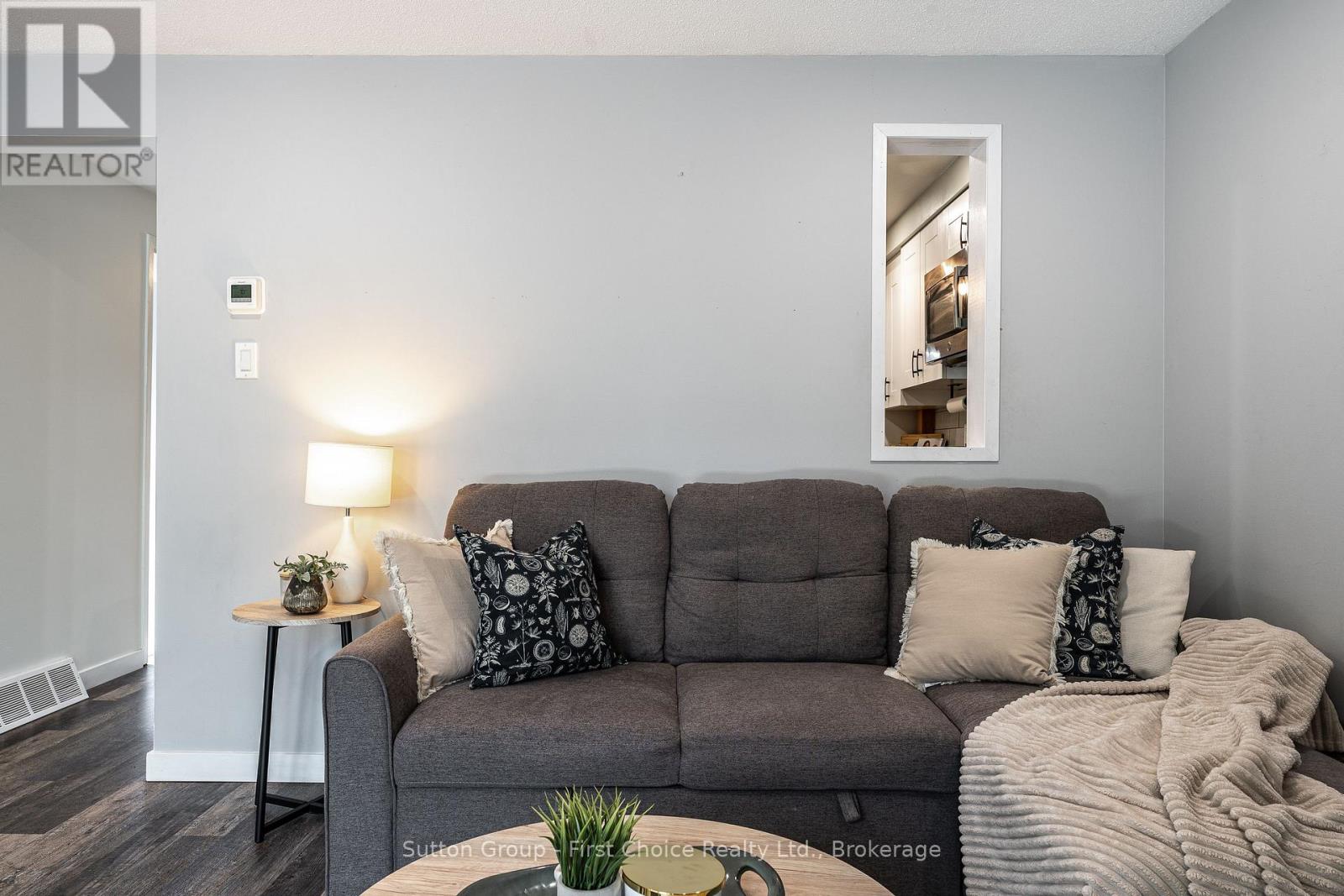 112 KATHRYN CRESCENT - 17