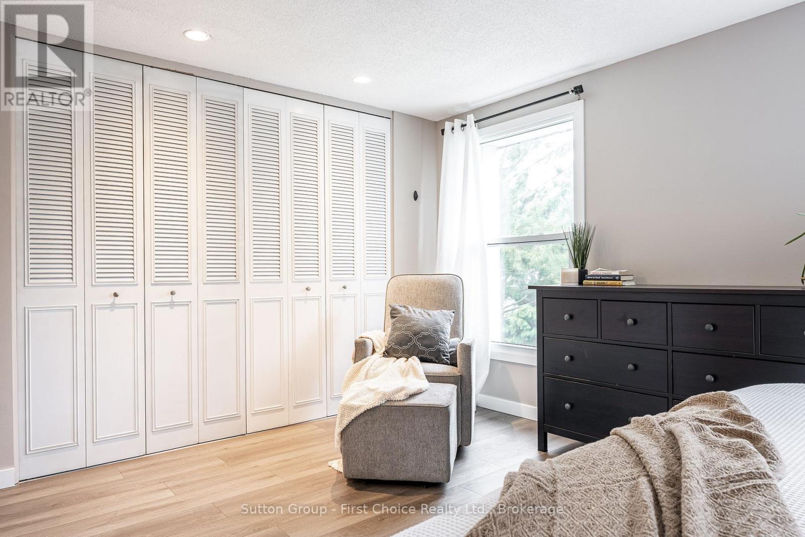 112 KATHRYN CRESCENT - 23