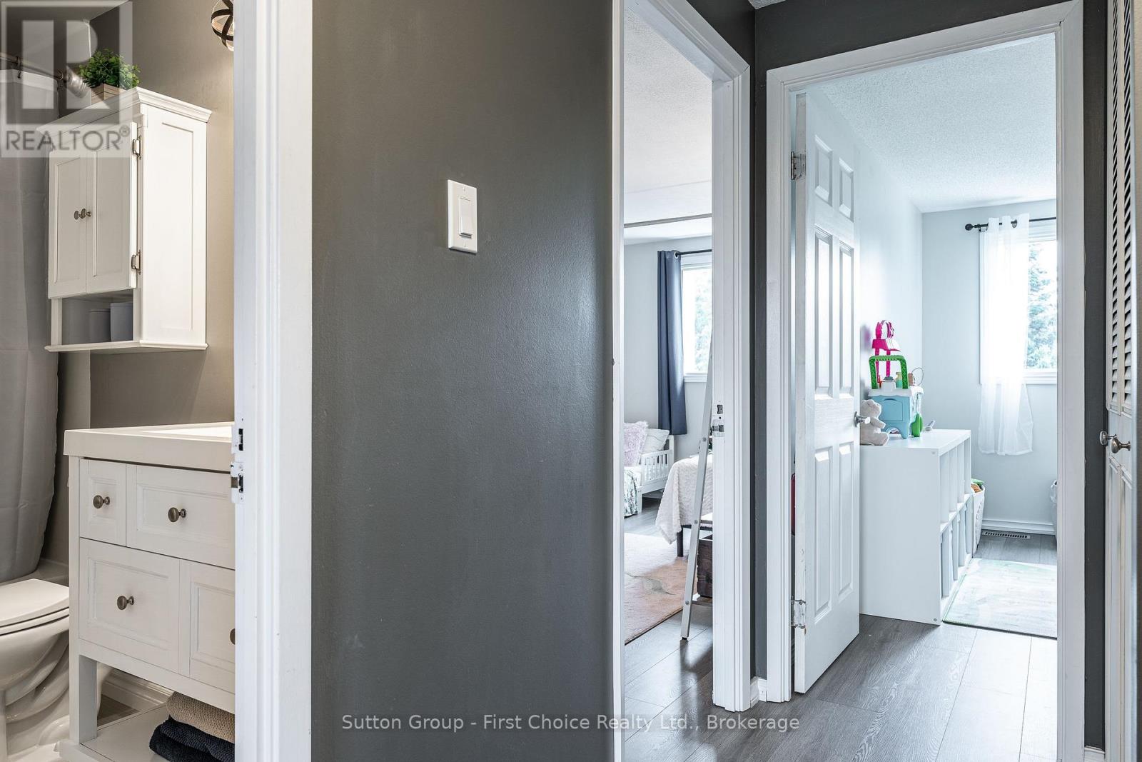 112 KATHRYN CRESCENT - 25