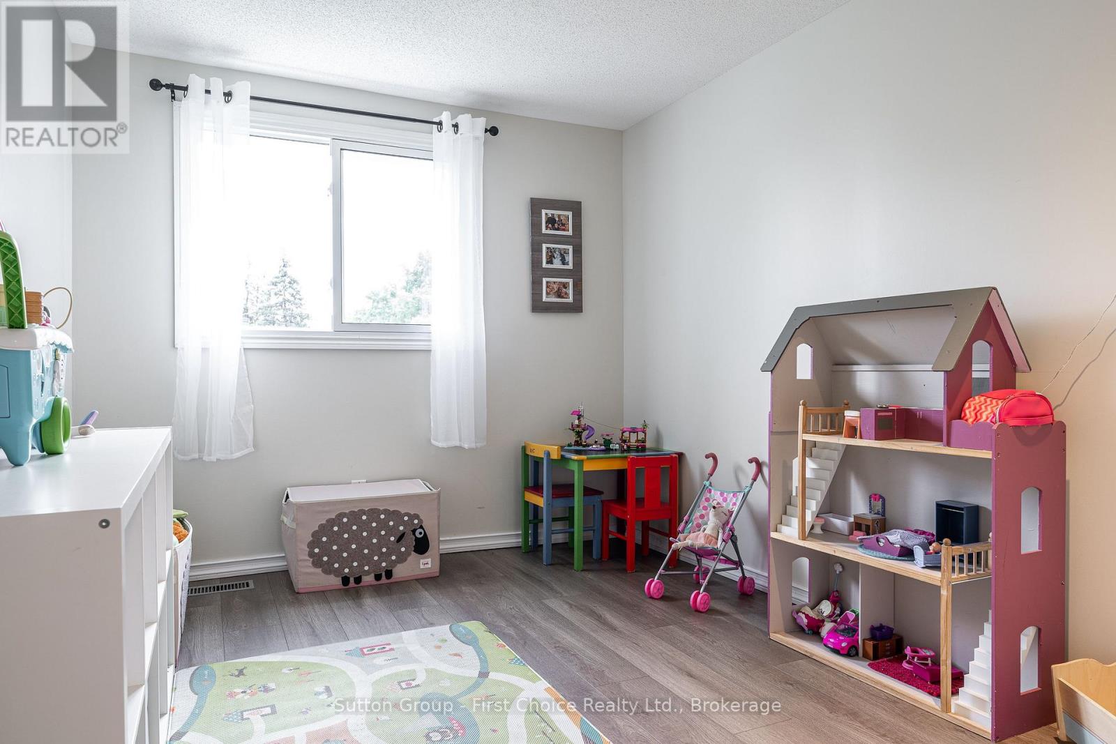 112 KATHRYN CRESCENT - 31